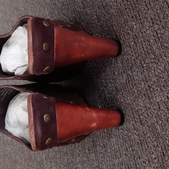 🍁Restricted🍁 - Bear Par Brown Suede Clogs - Picture 11 of 14